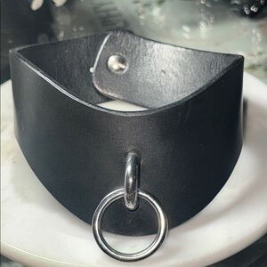 Black Leather  Curved Collar/Choker with Silver Tone Ring